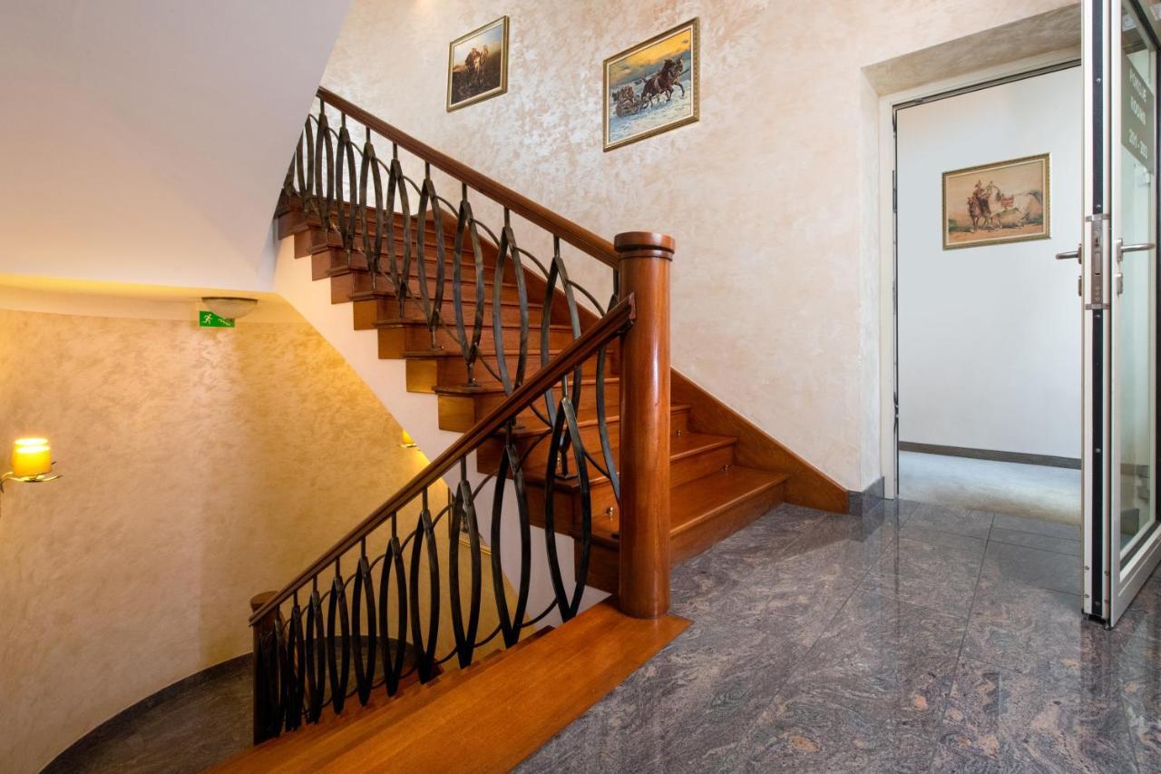 Aparthotel Globus Krakau Buitenkant foto